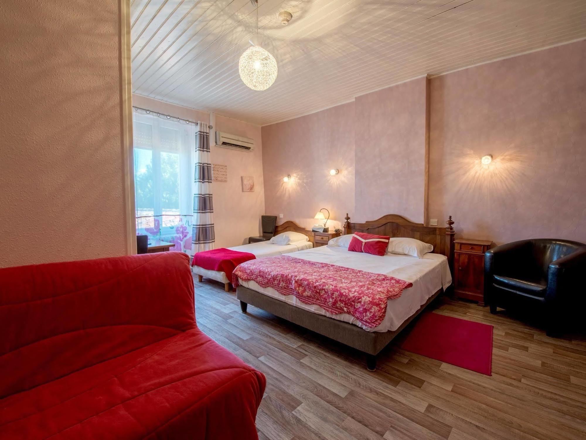 Logis Hotels - Hotel Et Restaurant Les Voyageurs Tournon-dʼAgenais Kültér fotó