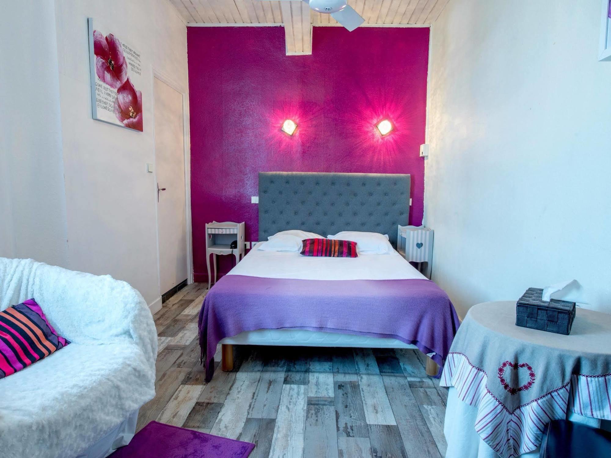 Logis Hotels - Hotel Et Restaurant Les Voyageurs Tournon-dʼAgenais Kültér fotó